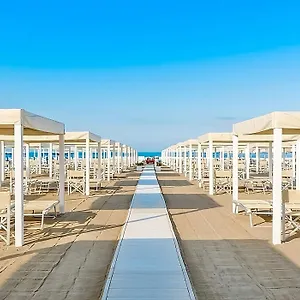 https://regina-beach-holiday-apartments.it-tuscanyhotel.com